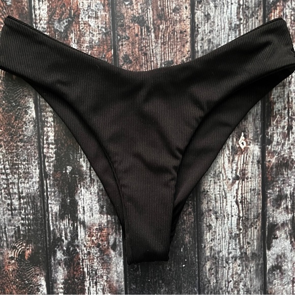 Black Ribbed Cheeky Bikini Set - Picture 4 of 7